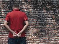 Uhapšen bankar u Aranđelovcu: Prevarom zgrunuo MILIONE