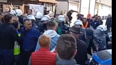 Sukob poljoprivrednika i policije u Bogatiću: "Izvadili su pendrek na našu decu" (VIDEO)