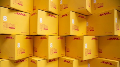 STOP za dostave: DHL obustavlja isporuku paketa zbog Trampovih carina