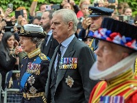 SKANDAL trese dvor: PRINC ENDRU SE ODREKAO SVIH TITULA i počasti 