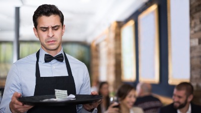 Ako u restoranu večerate za 2.000 dinara, koliki BAKŠIŠ ostavljate? Pitanje Srpkinje pokrenulo RASPRAVU