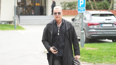 Dobacivali mu da je ćaci: Đorđe David izviždan u Loznici (VIDEO)