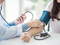 Studija otkrila: VOĆE koje sadrži samo 105 kalorija po komadu SNIŽAVA KRVNI PRITISAK