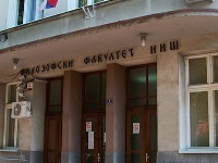 Policija na Filozofskom fakultetu: Nepoznat muškarac mahao upaljačem i pretio (FOTO/VIDEO)