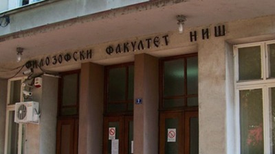 Policija na Filozofskom fakultetu: Nepoznat muškarac mahao upaljačem i pretio (FOTO/VIDEO)
