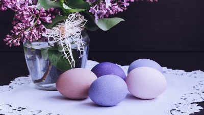 Ove godine obavezno farbajte jaja u ljubičastu: Simbolika je velika, a izgleda prelepo