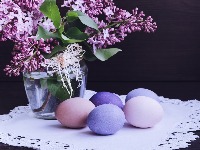 Šta znači oznaka E na boji za jaja i zašto stručnjaci ipak preporučuju prirodan način za farbanje