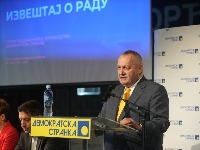 Milićević odgovorio Vučiću: "Ako si zaista narodni predsednik, zašto se kriješ iza uniformi?“