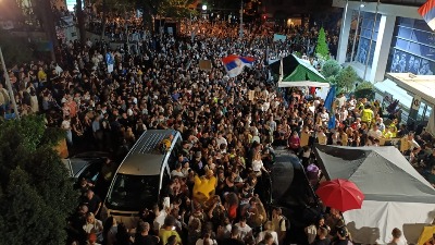 "Valjevci protiv nevaljalaca": Nastavlja se blokada, ispred RTS igla nema gde da padne (VIDEO, FOTO)