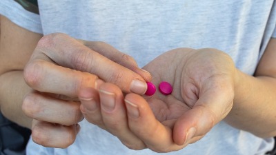 Ovo je pravi razlog zašto je roze ibuprofen povučen iz prodaje: Sad je ponovo u prodaju – da li je bezbedan?