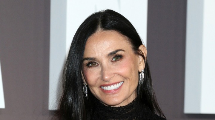 Demi Mur proslavila 63. rođendan u čipkanoj haljini: Svi misle da IZGLEDA bolje NEGO IKADA (FOTO) 