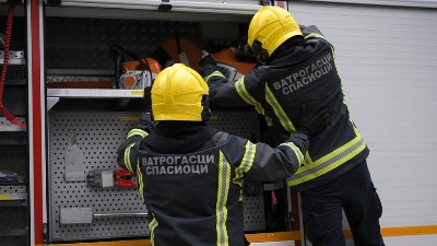 Veliki požar na Zvezdari - evakuisane tri osobe