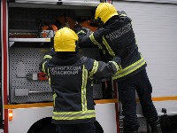 Stravičan snimak sa srpske granice: Automobil u plamenu (VIDEO)