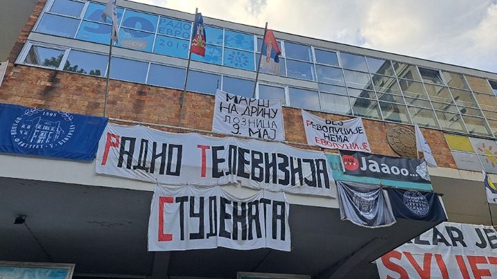 Studenti su blokadom RTS pomogli Vučiću! (VIDEO)