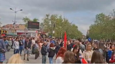 Srednjoškolci sa protesta u NS: Vreme za štrajk, dosta je bilo ćutanja i lupanja u šerpe