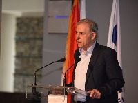 Ponoš: Vučić pokušava da se pridigne pridržavajući se za vojsku, ali je politički mrtvac