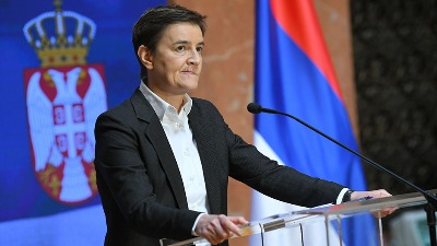 Napadač na snimatelja N1 u društvu Brnabić u Kosjeriću (FOTO)