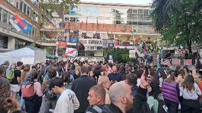 "Divna deca": PORUKA koju su studenti ostavili ispred RTS-a oduševila region (VIDEO)