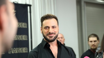 OŽENIO se Stjepan Hauser? Bivši verenik Jelene Rozge pozirao sa zanosnom Ukrajinkom u belom na gliseru (FOTO)