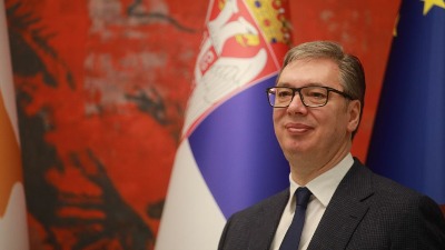 Vučić peče ćevape u Nišu: "Stigli su ćaciji, pa da se nahrane" (FOTO)