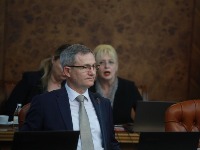 Ministar na Pinku srpske poljoprivrednike nazvao pijanim milionerima: Nikezić mu odgovorio