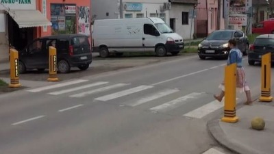 Somborska vlast dala 30 miliona za pešačke STUBOVE: "Suludo i suludije" (VIDEO)