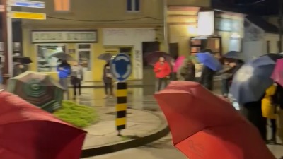 Građani blokirali kružni tok u Čačku: Zbog napada na profesora, zvučnog topa i neispunjenja zahteva (VIDEO)
