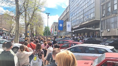 Ogroman red ispred Mašinskog, razlog je predivan (FOTO, VIDEO)