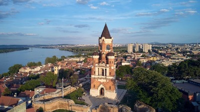 "Srbija pod drugim talasom presvučenih radikala živi dan mrmota"