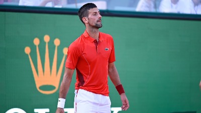 Drama u Šangaju: Novak se srušio na zemlju (FOTO)