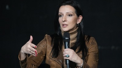 Tepić pitala Koštu: Da li zaista niste pitali Vučića ni za zvučni top, ni za političke zatvorenike?