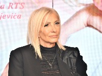 "Ribala sam toalete da bih renovirala kuću": Naša pevačica danas ima para "ko blata", a nekada je imala težak život