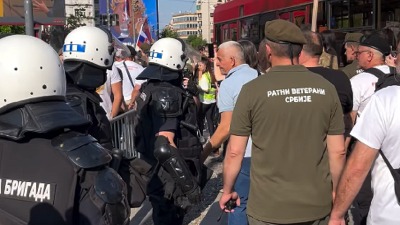Sramni napad na ratne veterane: Iz ćacilenda ih udarali, prskali vodom i nazivali ustašama (VIDEO)