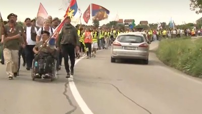 Studenti i građani pešače od Loznice do Gornjih Nedeljica