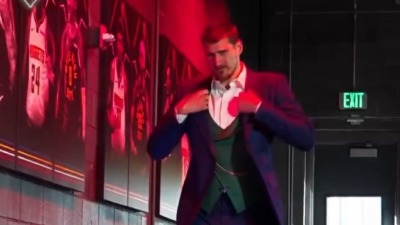 Jokić na meč došao obučen kao Džoker (VIDEO)