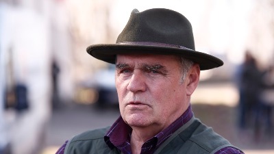 Naš glumac (66) je oženjen 23 godine MLAĐOM i ima ŠESTORO dece: Najmlađi sin ima 7 godina, a najstariji 45