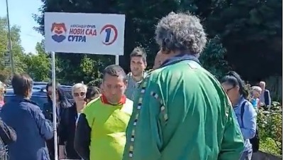 "SRAMOTA NAS JE": Novosađani oterali SNS-ovce (VIDEO)