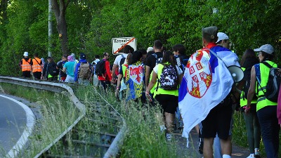 Studenti iz Beograda pešače do NS na godišnjicu pada nadstrešnice
