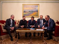 AFERA KOKAIN u srcu Evrope: Internet bruji o "kesici" koju Makron sklanja sa stola, evo šta je PRAVA ISTINA