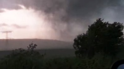 Lovac na oluje snimio TORNADO blizu Srbije (VIDEO)