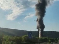 Požar na Rakovačkom putu: Širi se crni oblak dima (VIDEO)
