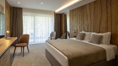 Odseo sam u HOTELU, a onda je čuo čudan ZVUK: Nije mogao da veruje šta je ispod kreveta (VIDEO) 