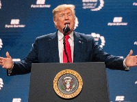 Vučić u problemu: Tramp povezao Srbiju sa pokušajem krađe predsedničkih izbora u SAD