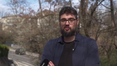 Advokat uhapšenog tviteraša Kristal Met Dejmona tvrdi: Nije odveden na skener glave, ne daju mi da ga vidim