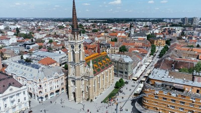 Muškarac tokom 16 minuta tišine udario ženu vozilom u Novom Sadu, pa pobegao