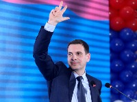 MILOŠ JOVANOVIĆ Političar koji menja stavove i "kiti se tuđim perjem"