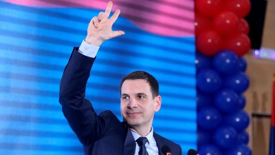 MILOŠ JOVANOVIĆ Političar koji menja stavove i "kiti se tuđim perjem"