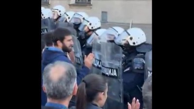TENZIJE Niški studenti zovu građane da dođu ispred suda: Žandarmerija podigla štitove (VIDEO)