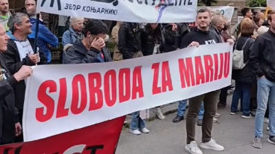 "Sloboda za Mariju": Ispred Centralnog zatvora skup podrške uhapšenoj profesorki (VIDEO)