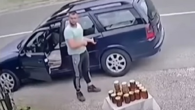 Nesvakidašnja krađa: Apel građanima da pomognu u identifikaciji lopova (VIDEO)